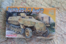 images/productimages/small/Sd.Kfz.251.1 Ausf.D Dragon 7225 1;72 voor.jpg